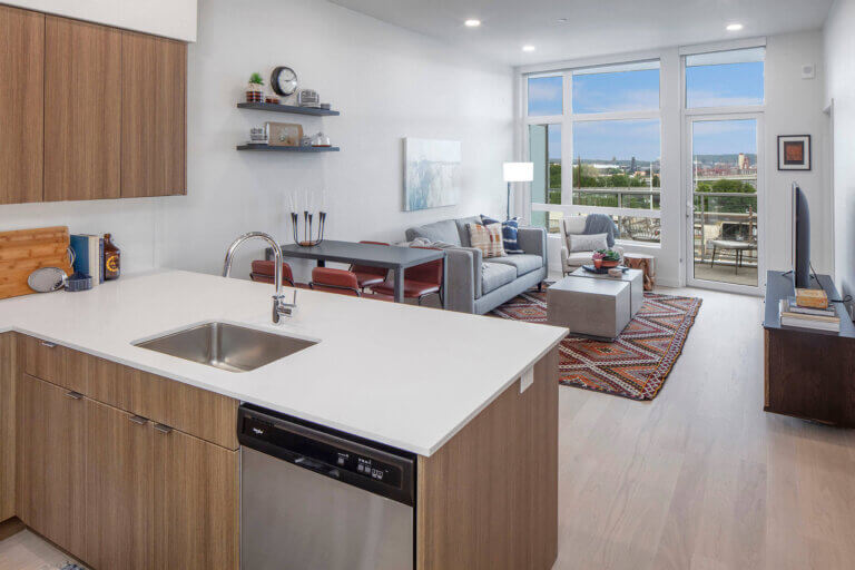 11-g7a9300rgb-rev-sm